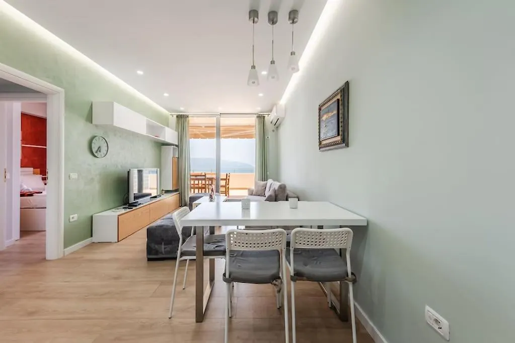 Naos' Beach Apartment Vlorë